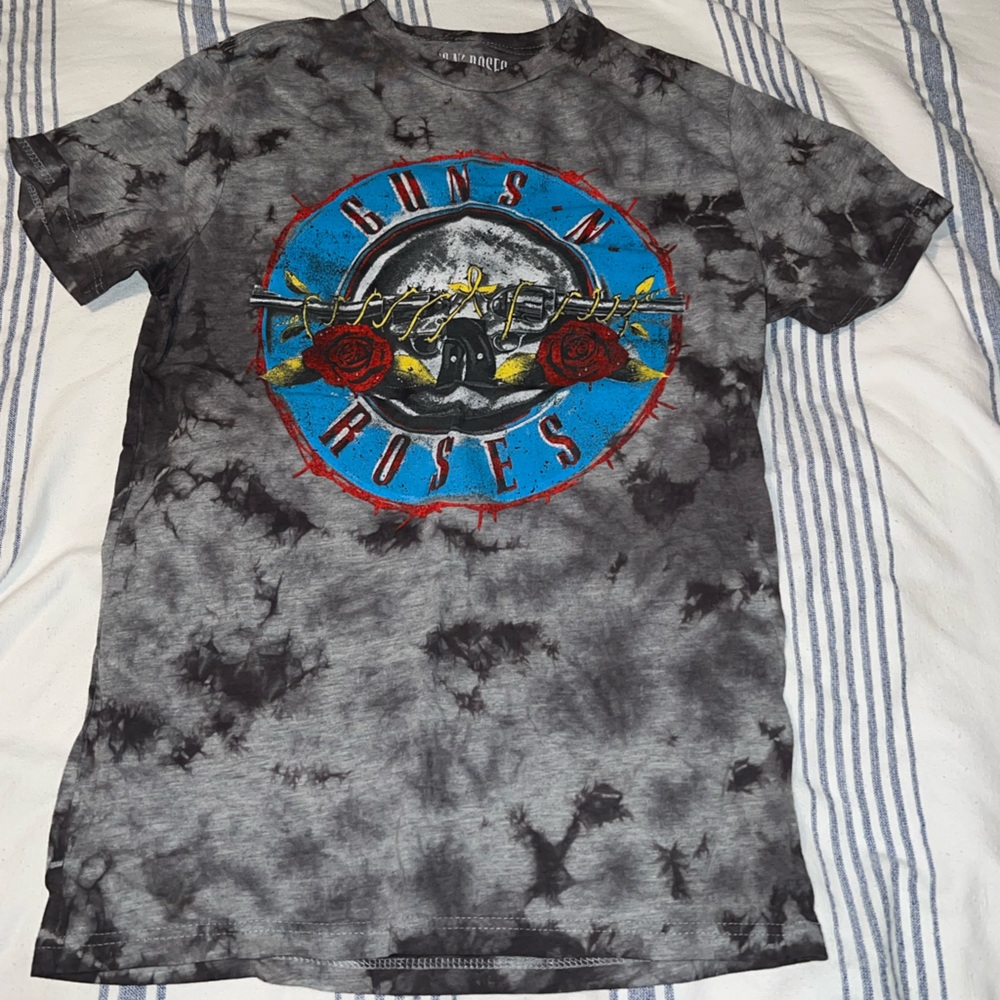 Guns and roses T-shirt